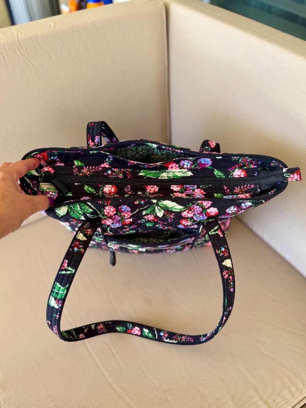 Vera Bradley Winter Berry Tote Bag, Vintage/Retired - Picture 6 of 14